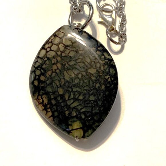 Dragon Vein Agate Pendant Necklace – Power, Vitality & Hidden Magic - Picture 4 of 7